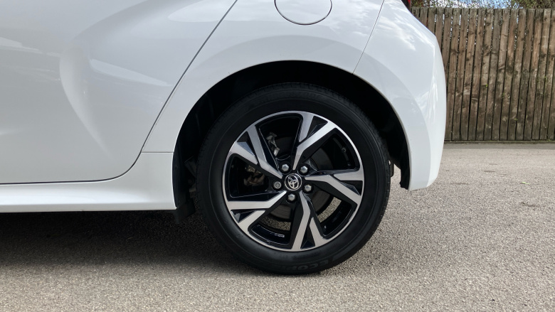 Toyota Yaris 1.5 Hybrid Design 5dr CVT Hybrid Hatchback